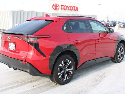 Used 2023 Toyota bZ4X XLE image 3