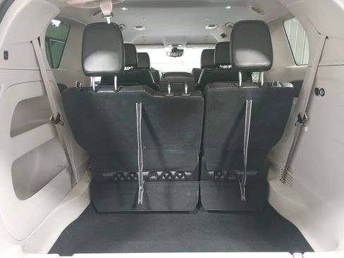 Used 2024 Chrysler Pacifica Touring-L image 12