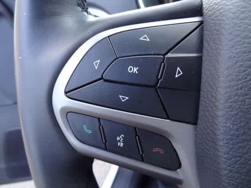 Used 2019 Jeep Cherokee Latitude Plus w/ Comfort/Convenience Group image 19