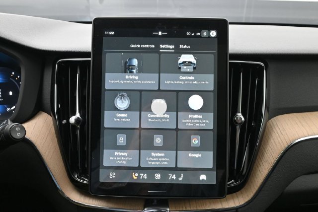 New 2027 Volvo XC60 B5 Plus AWD/4WD image 17