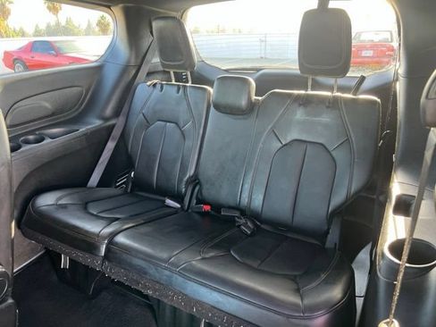 Used 2025 Chrysler Pacifica Select FWD image 16