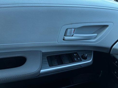 Certified 2025 Toyota Sienna LE FWD image 12