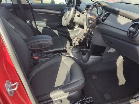 Used 2024 MINI Cooper 4-Door Hardtop image 34