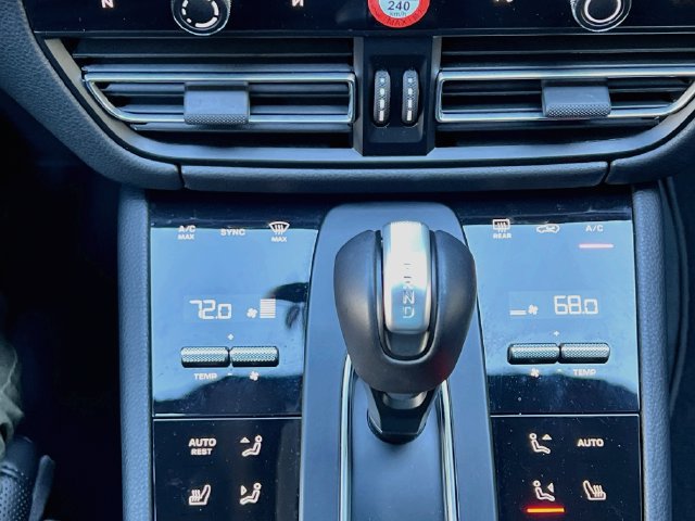 Certified 2026 Porsche Macan AWD/4WD image 18
