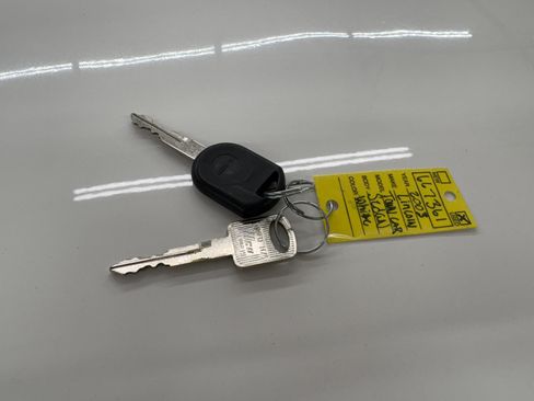 Used 2003 Lincoln Town Car Signature image 29