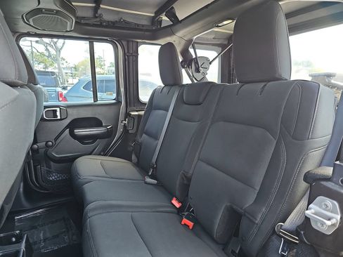 Used 2018 Jeep Wrangler Unlimited Sport AWD/4WD image 14