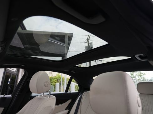 Used 2019 Mercedes-Benz E 300 4MATIC image 22