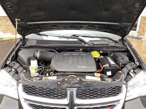 Used 2018 Dodge Grand Caravan SE image 6