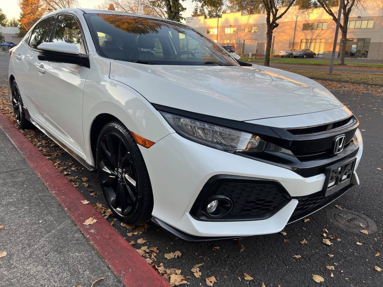 Used 2019 Honda Civic Sport Touring image 2
