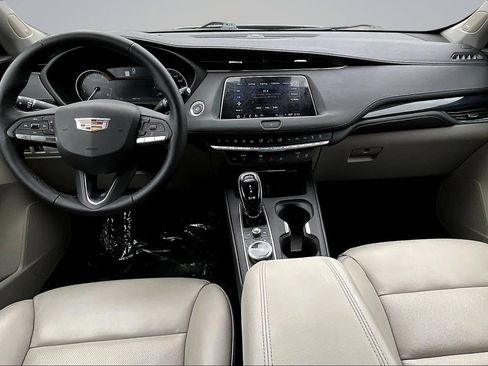 Used 2023 Cadillac XT4 Premium Luxury FWD image 7