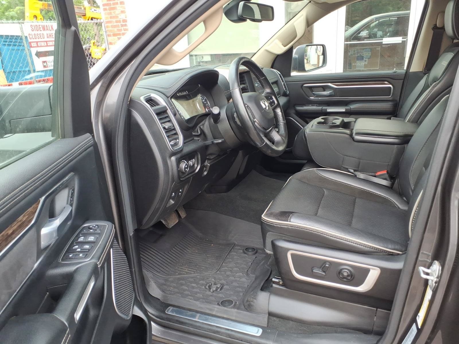 Used 2019 RAM 1500 Laramie AWD/4WD image 9