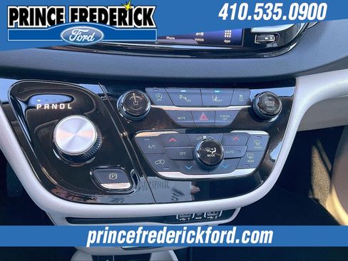 Used 2024 Chrysler Pacifica Touring-L image 29