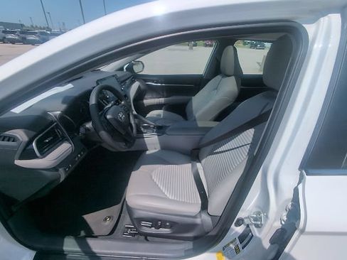 Used 2023 Toyota Camry SE w/ Cold Weather Package FWD image 12