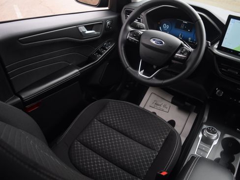 Used 2023 Ford Escape Active w/ Tech Pack #2 image 2