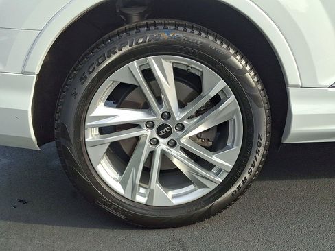 Used 2023 Audi Q7 2.0T Premium w/ Towing Package AWD/4WD image 8