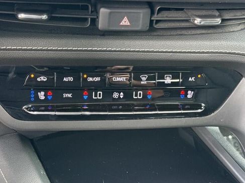 Used 2021 Buick Envision Avenir w/ Technology Package II FWD image 23