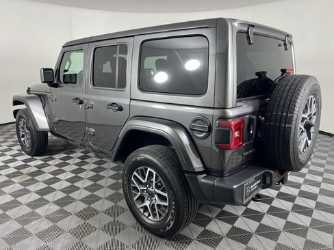 Used 2025 Jeep Wrangler Unlimited Sahara AWD/4WD image 10
