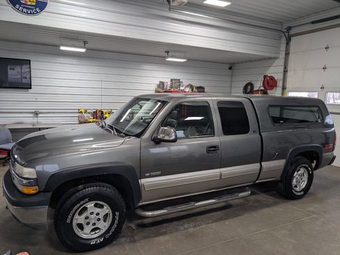 Used 2000 Chevrolet Silverado 1500 LS image 1