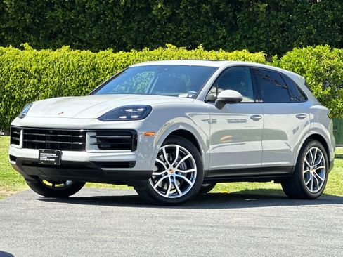 Certified 2025 Porsche Cayenne AWD/4WD image 1