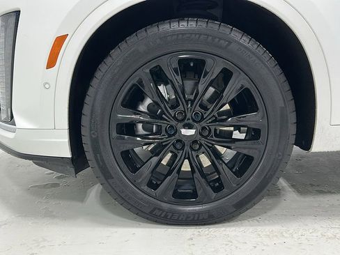 Used 2022 Cadillac XT6 Premium Luxury w/ LPO, ONYX Package image 14