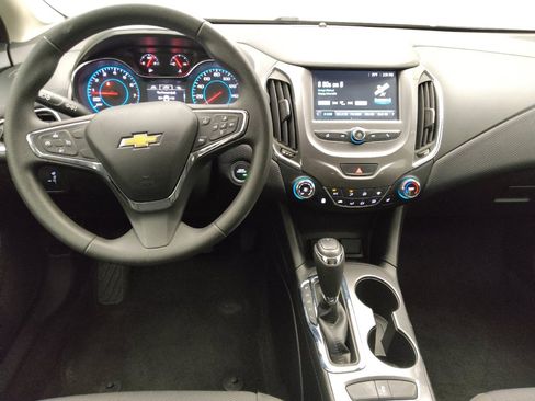 Used 2018 Chevrolet Cruze LT w/ Convenience Package FWD image 22