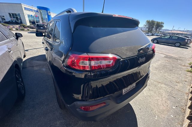 Used 2018 Jeep Cherokee Latitude Plus FWD image 7