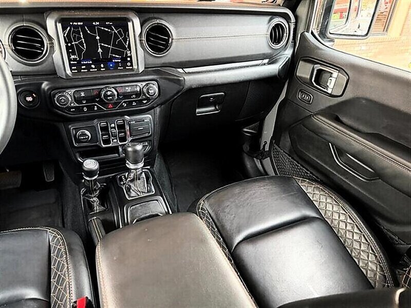 Used 2023 Jeep Wrangler Unlimited Sahara AWD/4WD image 18