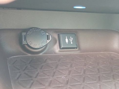 Used 2019 Toyota RAV4 Limited w/ Cold Weather Package FWD image 29