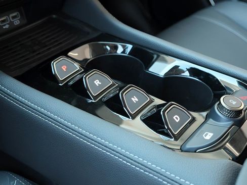 New 2025 VinFast VF 8 Eco AWD/4WD image 16