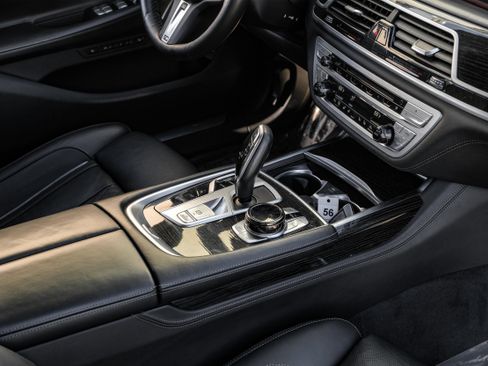 Used 2020 BMW 750i xDrive w/ Executive Package image 23