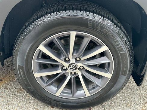 Certified 2019 Toyota Highlander XLE AWD/4WD image 27
