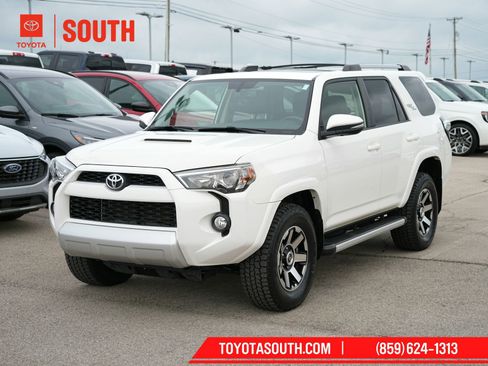 Used 2018 Toyota 4Runner TRD Off-Road Premium AWD/4WD image 9