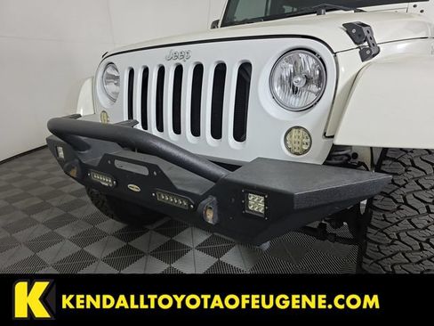 Used 2010 Jeep Wrangler Unlimited Sahara w/ Dual Top Group AWD/4WD image 12