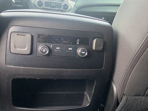 Used 2019 GMC Yukon SLE w/ SLE Value Package image 18