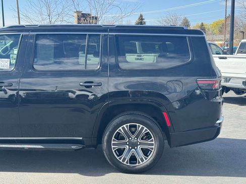 Used 2024 Jeep Wagoneer Series II w/ Flexible Seating Group AWD/4WD image 11