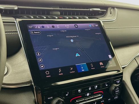 Used 2023 Jeep Grand Cherokee Overland image 13