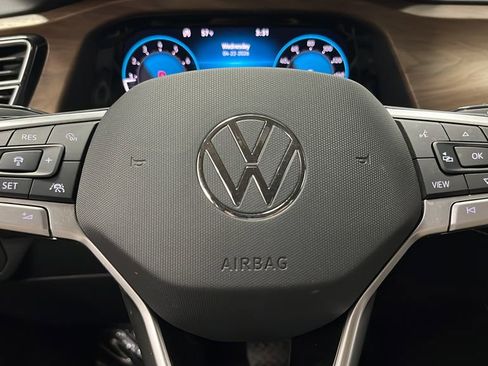 Used 2024 Volkswagen Atlas SE FWD image 15