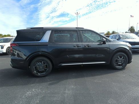 New 2026 Kia Carnival SX image 9