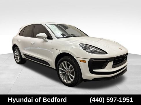 Used 2023 Porsche Macan Turbo AWD/4WD image 3