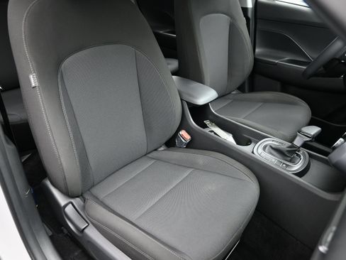 Used 2025 Hyundai Kona SE FWD image 39