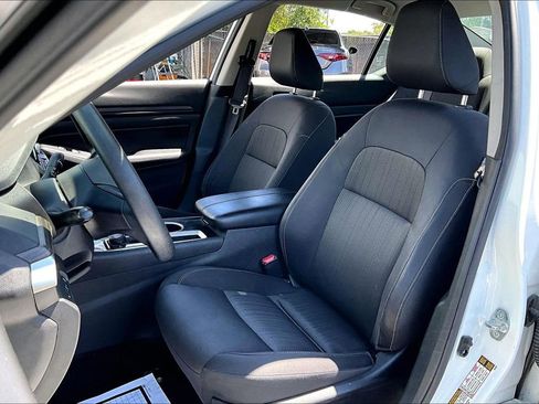 Used 2024 Nissan Altima 2.5 SV FWD image 19