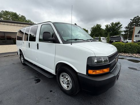 Used 2018 Chevrolet Express 2500 LS w/ Driver Convenience Package RWD image 4