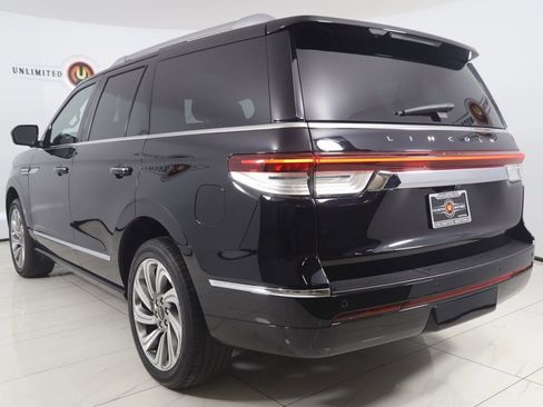 Used 2023 Lincoln Navigator Reserve image 4