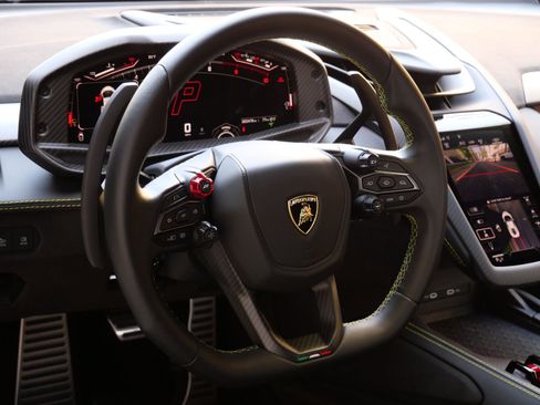 Used 2025 Lamborghini Revuelto AWD/4WD image 25