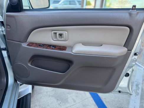 Used 2000 Toyota 4Runner Limited image 21