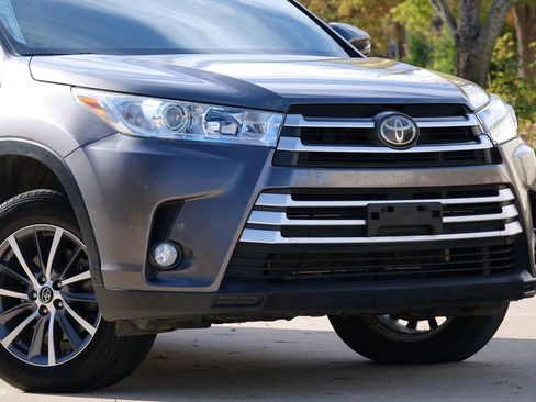 Used 2018 Toyota Highlander XLE image 18