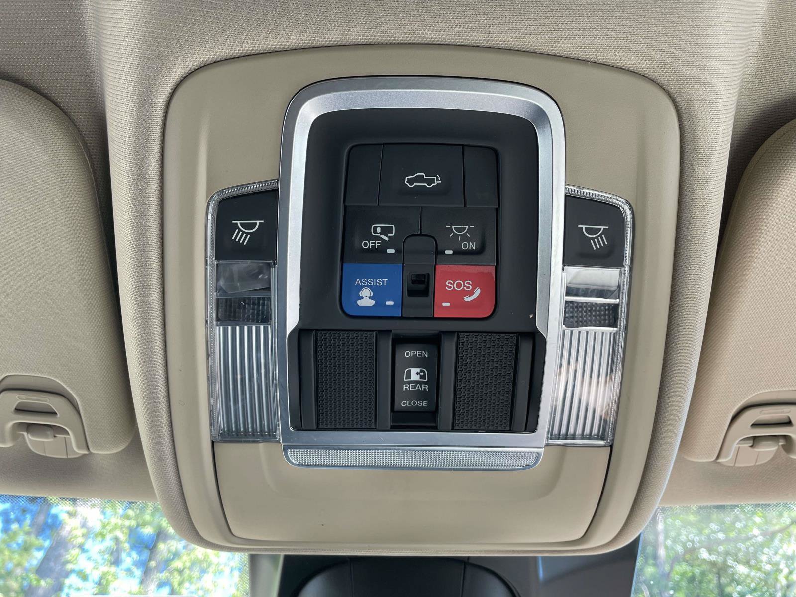 Used 2019 RAM 1500 Laramie AWD/4WD image 33