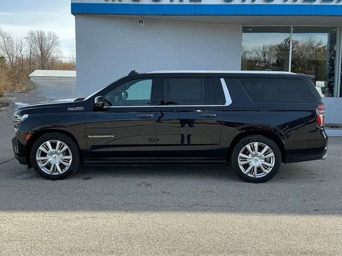 Used 2022 Chevrolet Suburban High Country image 2