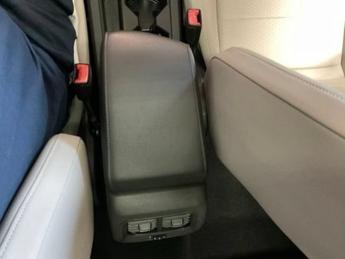 Used 2019 Volkswagen Tiguan SE w/ Panoramic Sunroof Package AWD/4WD image 39