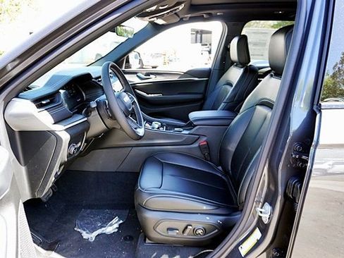 New 2026 Jeep Grand Cherokee Limited w/ Limited Altitude Package image 17